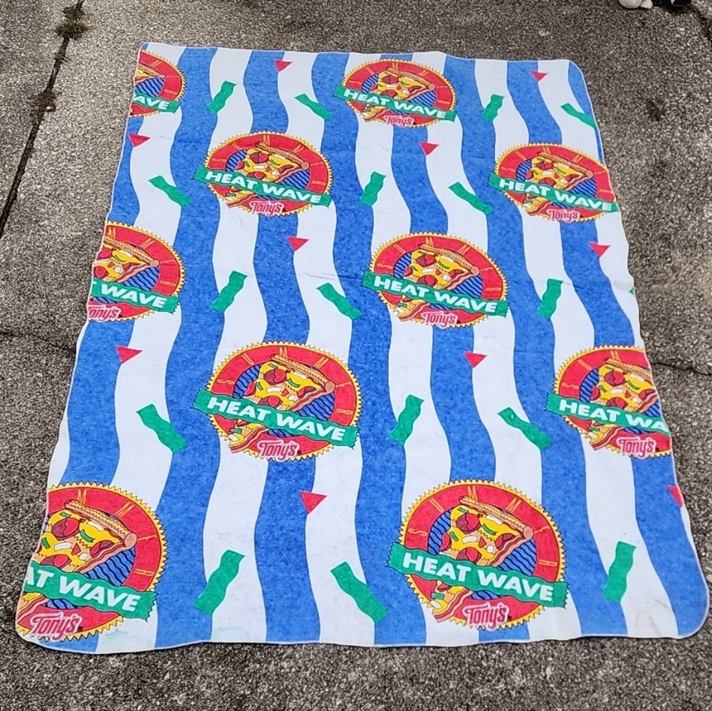 VINTAGE TONY'S PIZZA SUMMER HEAT WAVE PROMOTIONAL BLANKET MADE IN USA 84" X 60"